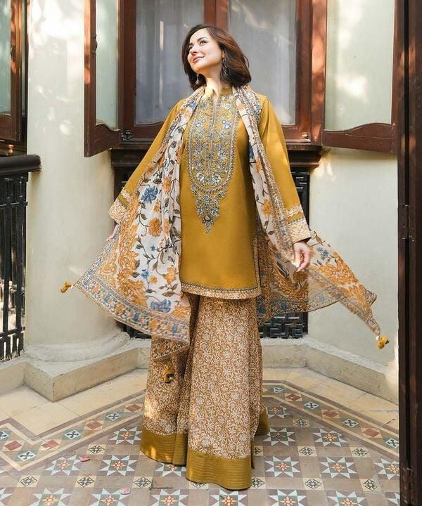 SAPPHIRE LUXURY UNSTITCHED DHANAK 3PC WITH PRINTED SHAWL