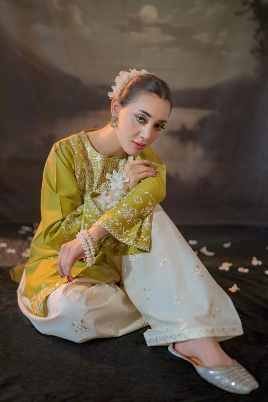 URGE Unstitched Dhanak 2PC With Dhanak Embroidered Trouser