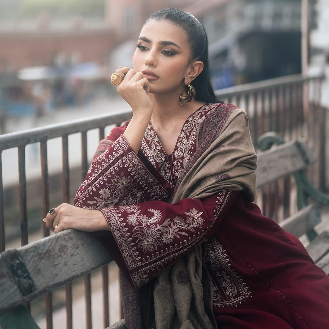 IZEL WINTER UNSTITCHED DHANAK 3PC WITH PRINTED SHAWL